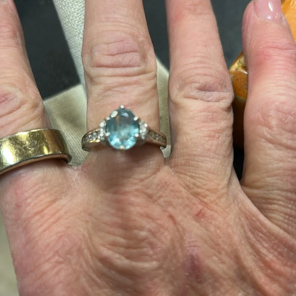 442472 14k wg blue sapphire and diamond ring - Picture 3 of 4